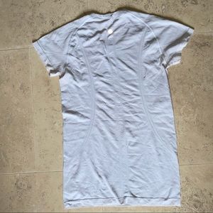 Lululemon Swiftly Short Sleeve Top in white size 8